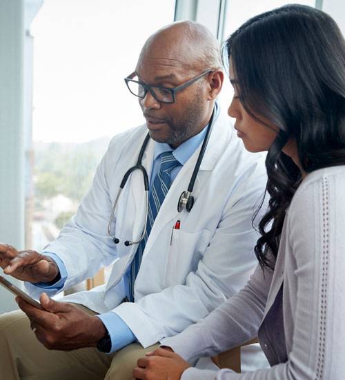 Diederich doctor and patient looking at tablet